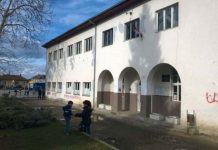 ЦЕО РАЗРЕД ЖРТВА ЈЕДНОГ ДЕЧАКА – Он их шутира, шамара, удара им главу о зид, дави, вуче по поду, боде их оловком… вучје