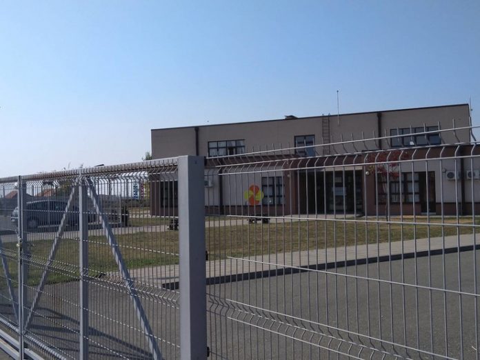 УЖАС У РУМИ Прегажене две петогодишње девојчице у дворишту вртића ...