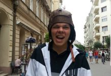 ИМА ЗАБРАНУ ПРИЛАСКА РОЂЕНОЈ МАЈЦИ „Убица с Твитера“ брутално претукао мајку, а док су га приводили због убиства он се СМЕЈАО забрана приласка