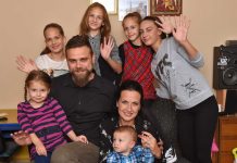 „ТАЈНА ЈЕ У МНОГО ЉУБАВИ“ Упознајте Спасиће из Крагујевца, имају ШЕСТОРО ДЕЦЕ, одгајају спортисте и уметнике, а Ана је и званично „МИС МАМА породица спасић