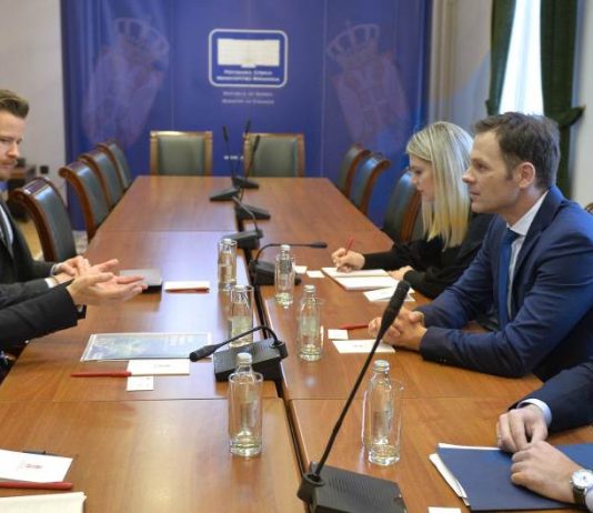 британски амбасадор
