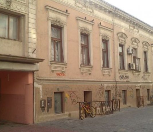 испред ковид амбуланте