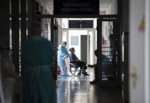 Корона утиче на нашу психу: Ево од чега страхујемо и који су симптоми страх од заражавања