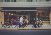 Враћање столице на место није само знак доброг васпитања, него о вама говори и ОВО враћање столице